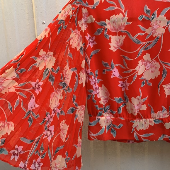 Pleated sleeve floral wrap top - Picture 3 of 7